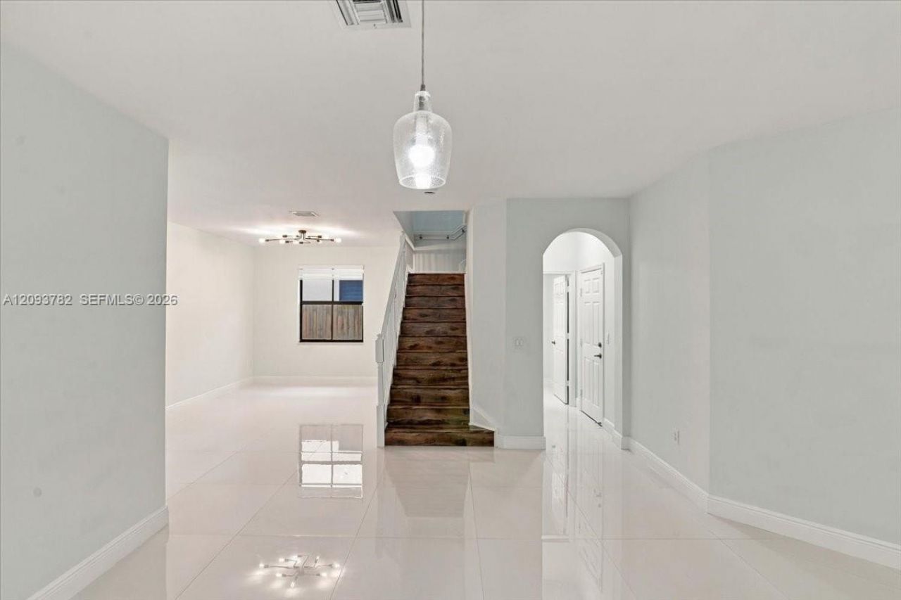 8770 NW 99th Path, Doral, FL 33178 Photo