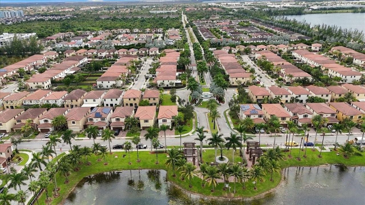 8770 NW 99th Path, Doral, FL 33178 Photo