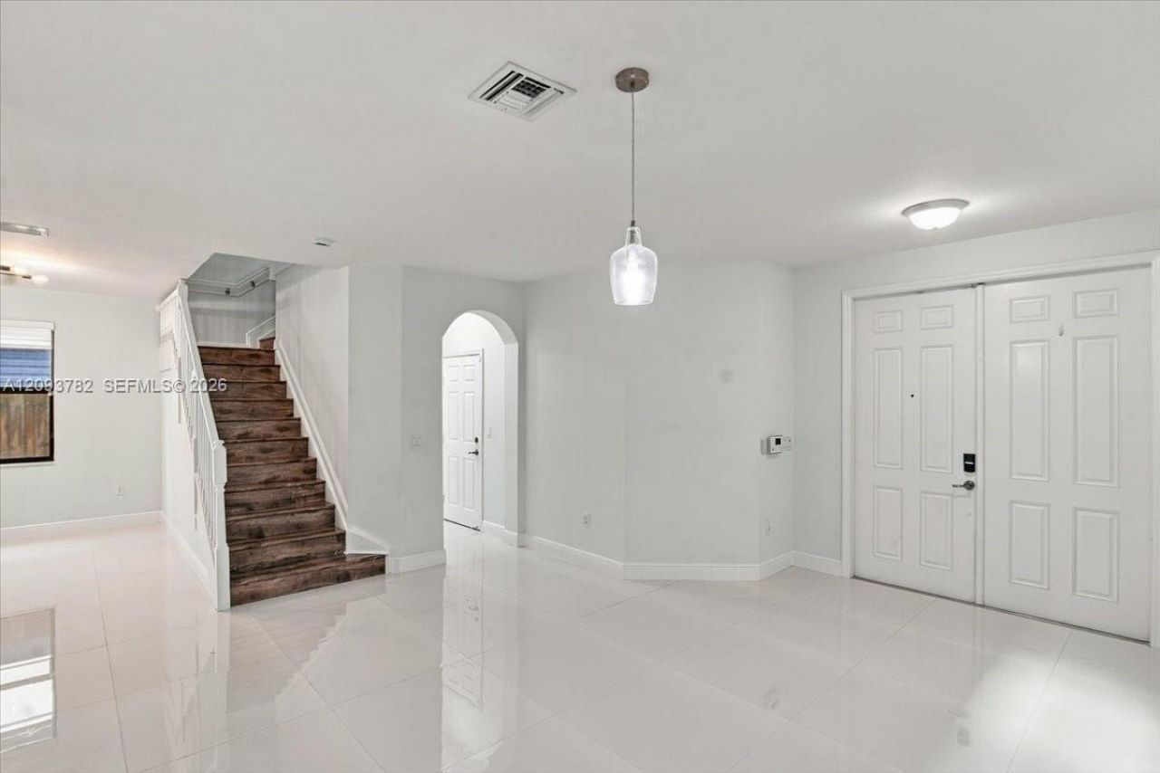 8770 NW 99th Path, Doral, FL 33178 Photo
