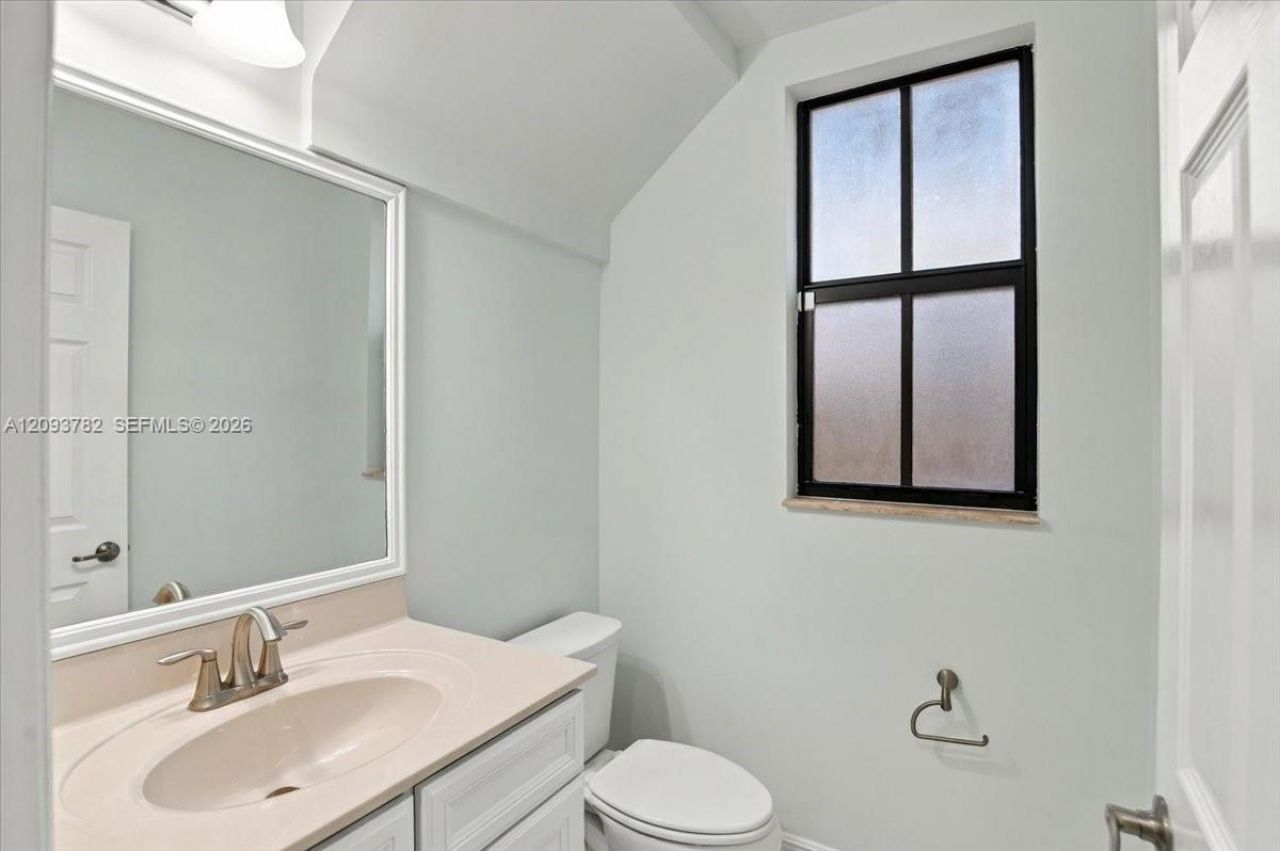 8770 NW 99th Path, Doral, FL 33178 Photo