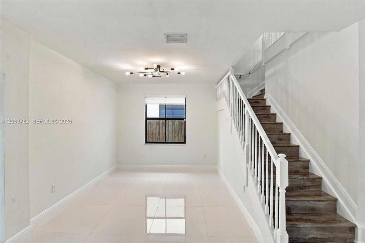 8770 NW 99th Path, Doral, FL 33178 Photo