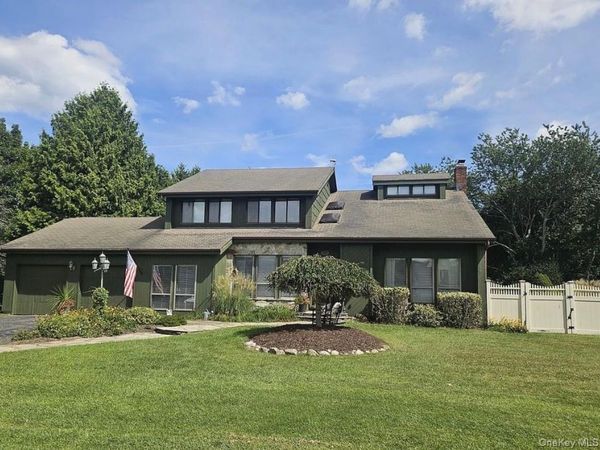 15 Vineyard Way , Mount Sinai, NY 11766