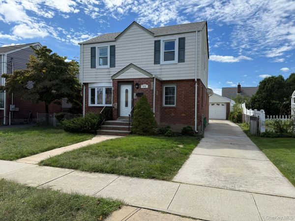 375 Latham Road , Mineola, NY 11501