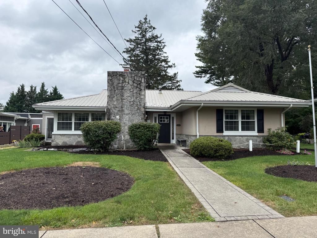 228 S MARKET STREET, MOUNT JOY, PA 17552