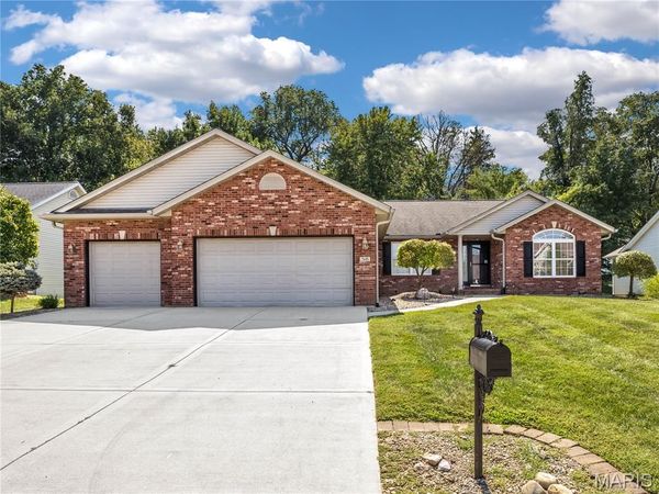 58 Oak Leaf Drive , Maryville, IL 62062