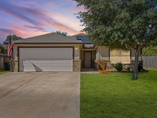 1315 Lantana CT, Gonzales, TX 78629