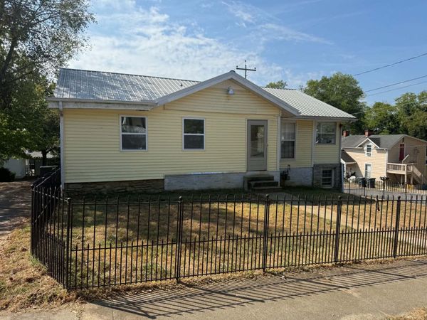 301 Green St , Fayetteville, TN 37334