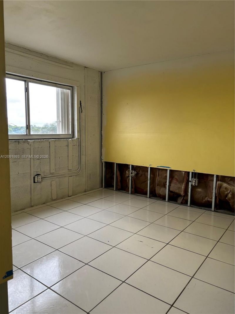 1075 W 68th St, Unit 311, Hialeah, FL 33014 Photo