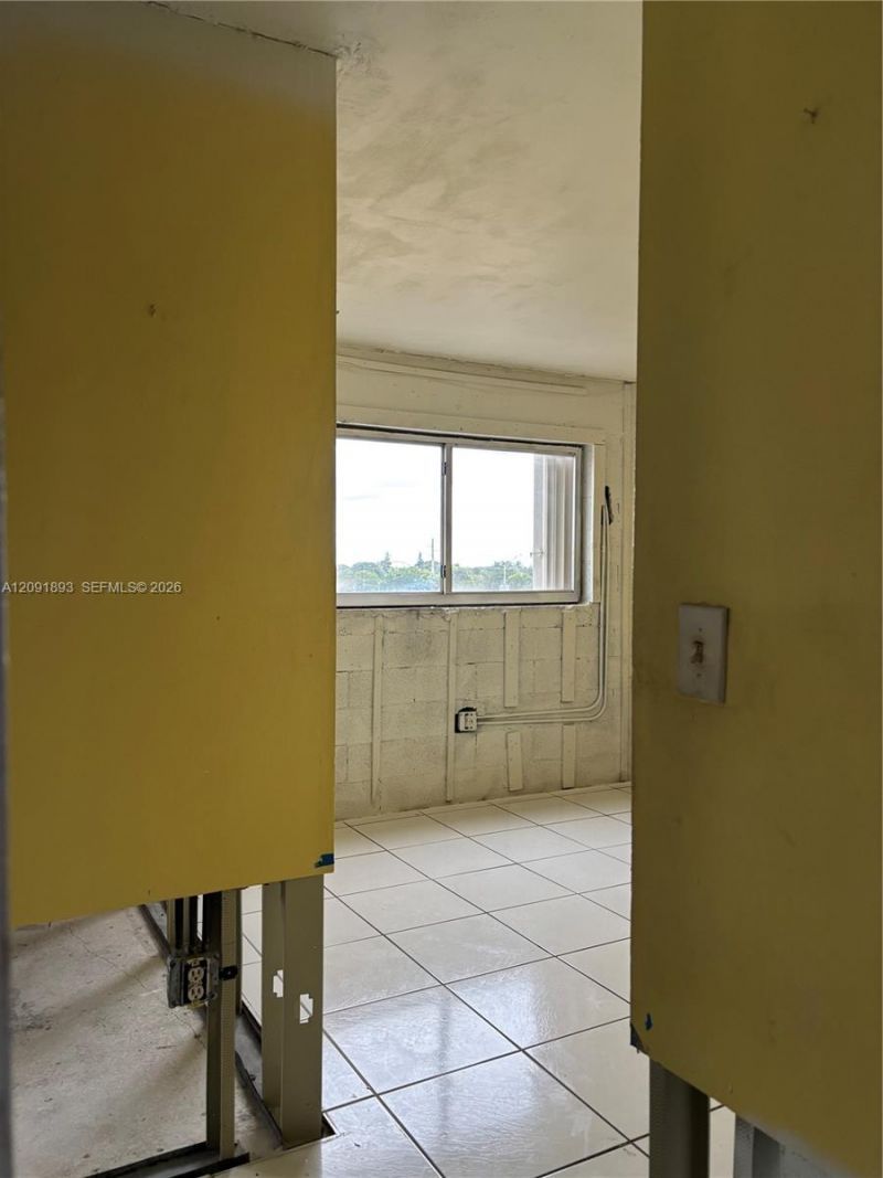 1075 W 68th St, Unit 311, Hialeah, FL 33014 Photo