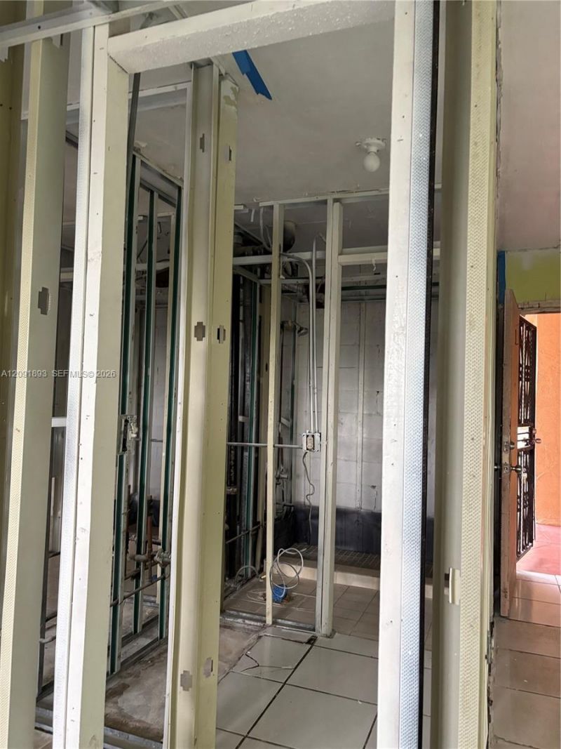 1075 W 68th St, Unit 311, Hialeah, FL 33014 Photo