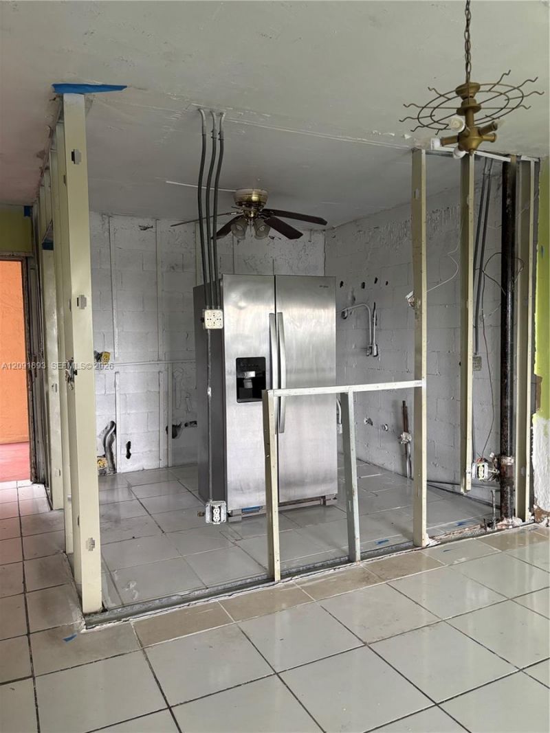 1075 W 68th St, Unit 311, Hialeah, FL 33014 Photo