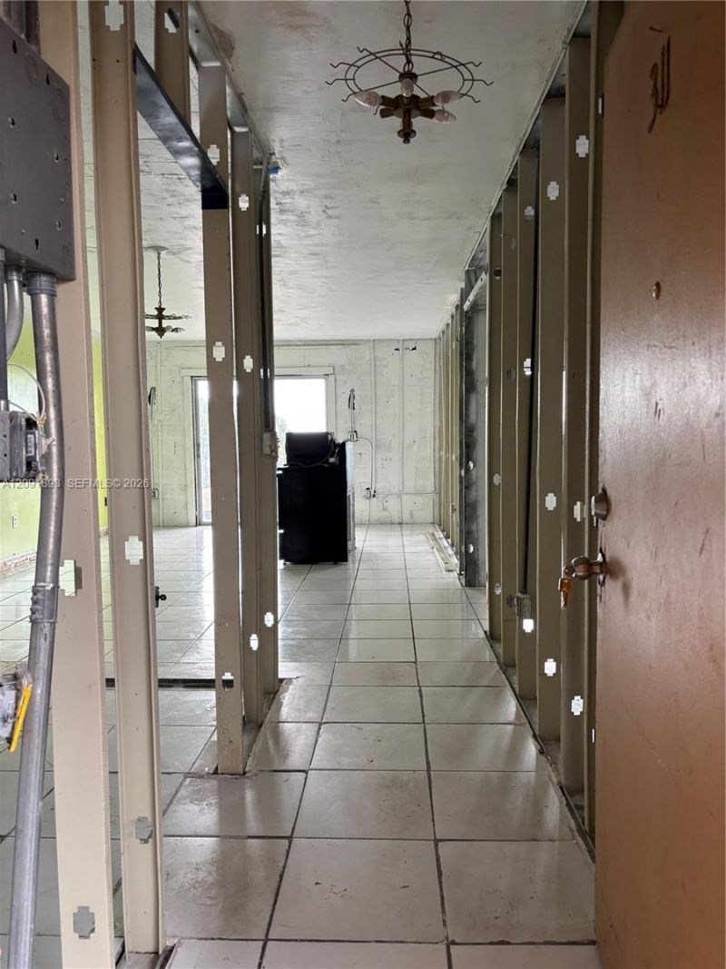 1075 W 68th St, Unit 311, Hialeah, FL 33014 Photo