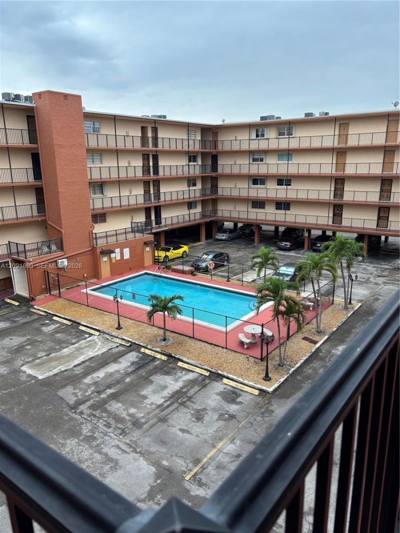 1075 W 68th St, Unit 311, Hialeah, FL 33014 Photo