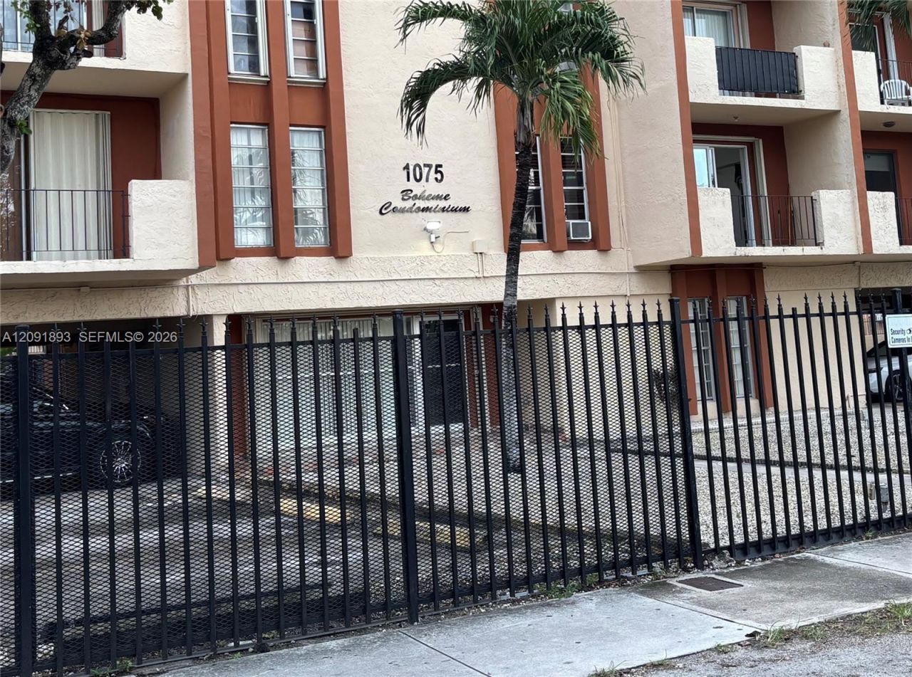 1075 W 68th St, Unit 311, Hialeah, FL 33014 Photo