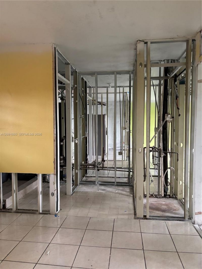 1075 W 68th St, Unit 311, Hialeah, FL 33014 Photo