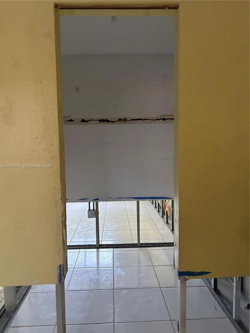 1075 W 68th St, Unit 311, Hialeah, FL 33014 Photo