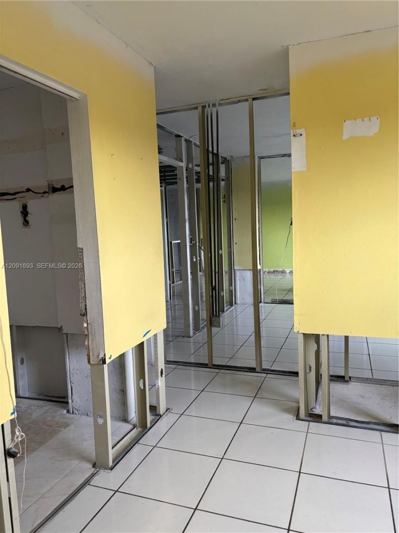 1075 W 68th St, Unit 311, Hialeah, FL 33014 Photo