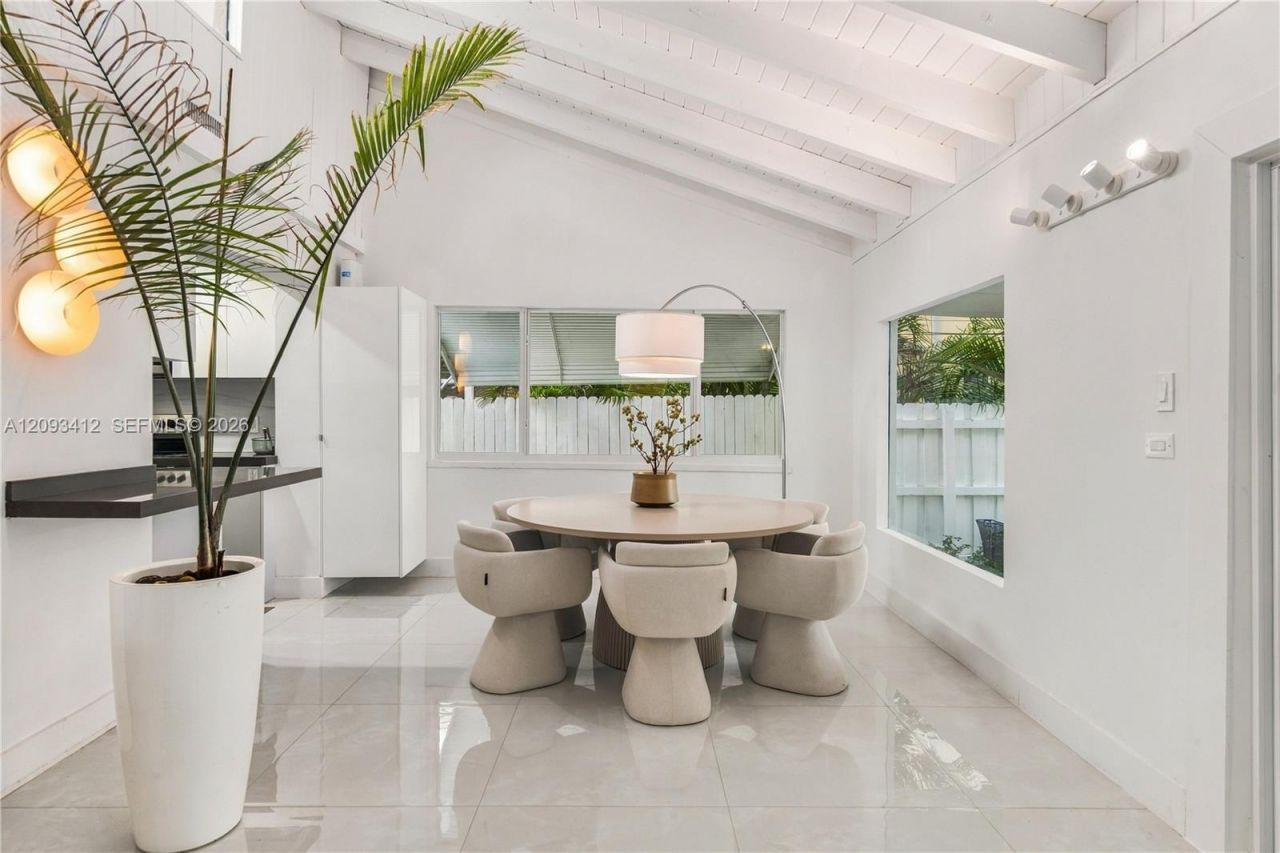 8533 Crespi Blvd, Miami Beach, FL 33141 Photo