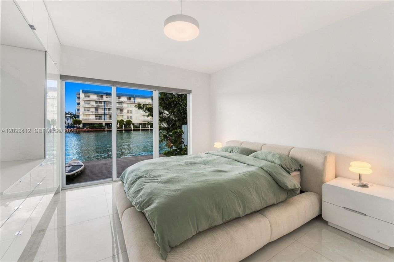 8533 Crespi Blvd, Miami Beach, FL 33141 Photo