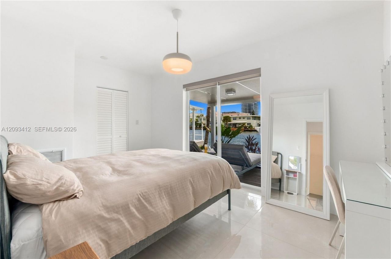 8533 Crespi Blvd, Miami Beach, FL 33141 Photo