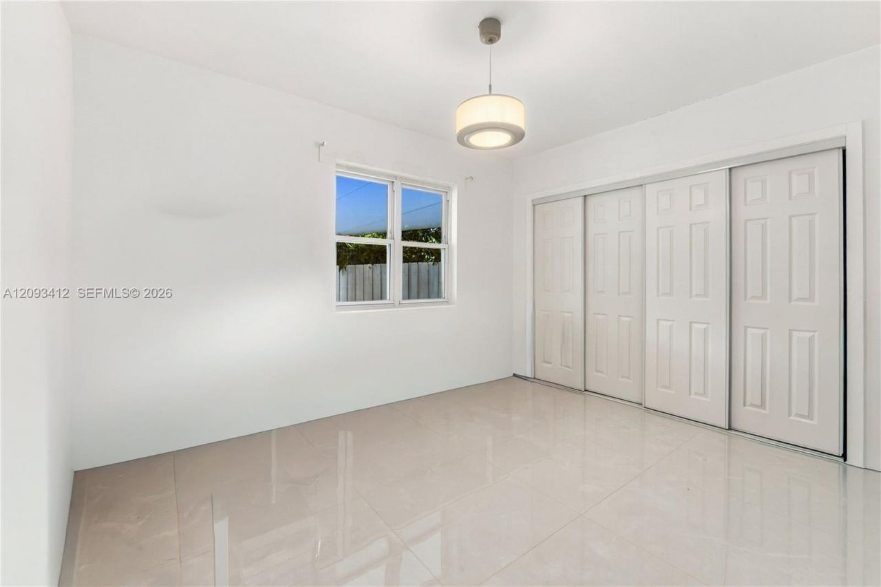 8533 Crespi Blvd, Miami Beach, FL 33141 Photo