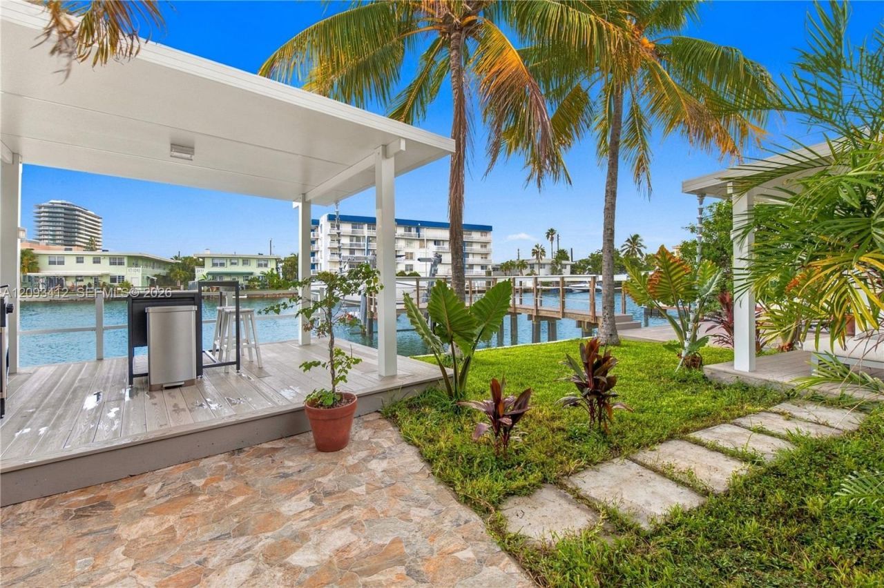 8533 Crespi Blvd, Miami Beach, FL 33141 Photo