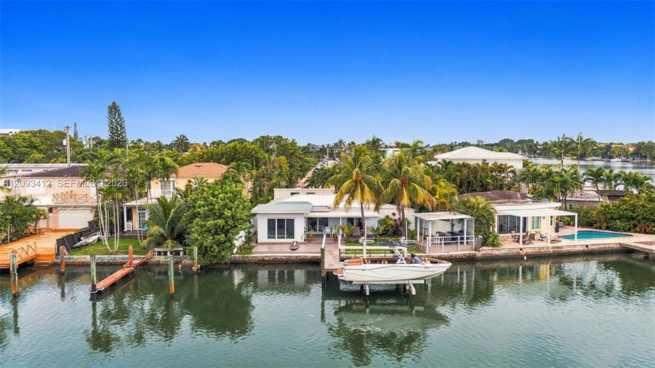 8533 Crespi Blvd, Miami Beach, FL 33141 Photo