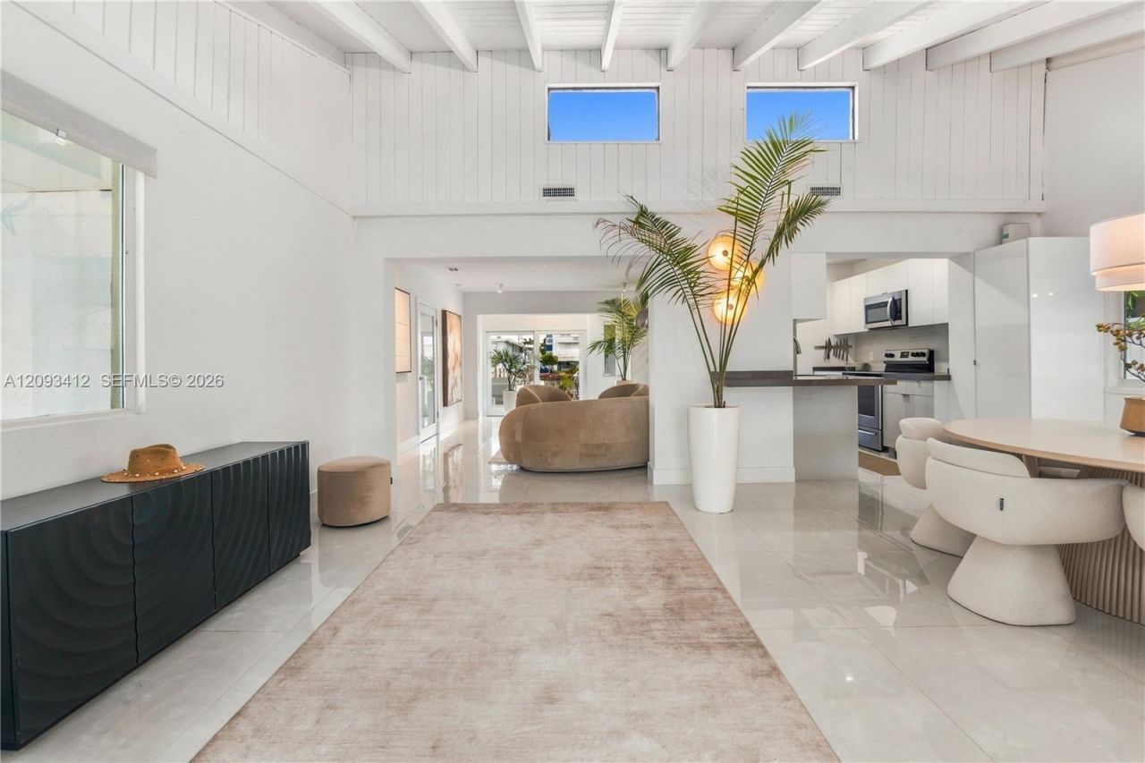 8533 Crespi Blvd, Miami Beach, FL 33141 Photo