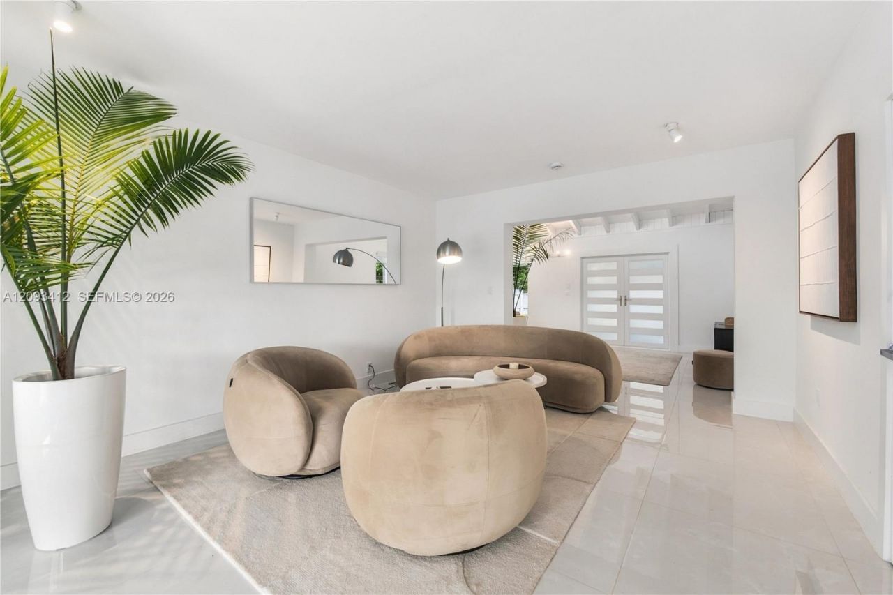 8533 Crespi Blvd, Miami Beach, FL 33141 Photo