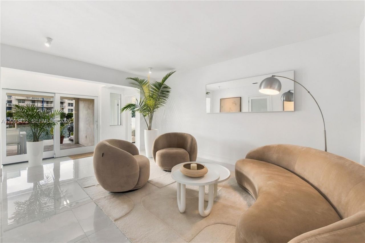 8533 Crespi Blvd, Miami Beach, FL 33141 Photo