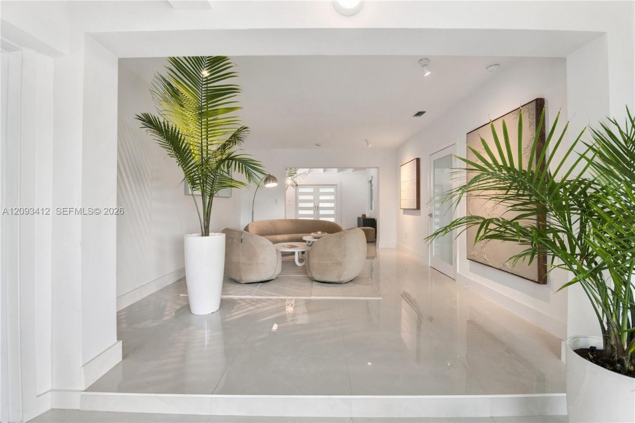 8533 Crespi Blvd, Miami Beach, FL 33141 Photo