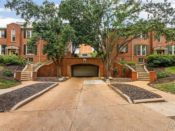 827 Westwood Drive, Unit 3E, Clayton, MO 63105