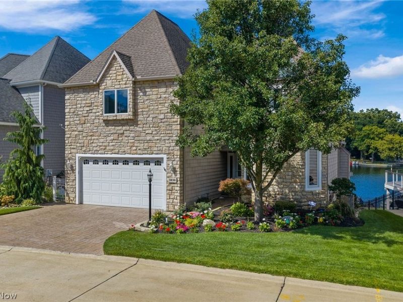 3836 Heron Watch Drive, Akron, OH 44319 Photo 2