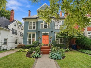 22 Oakland Place , Buffalo, NY 14222