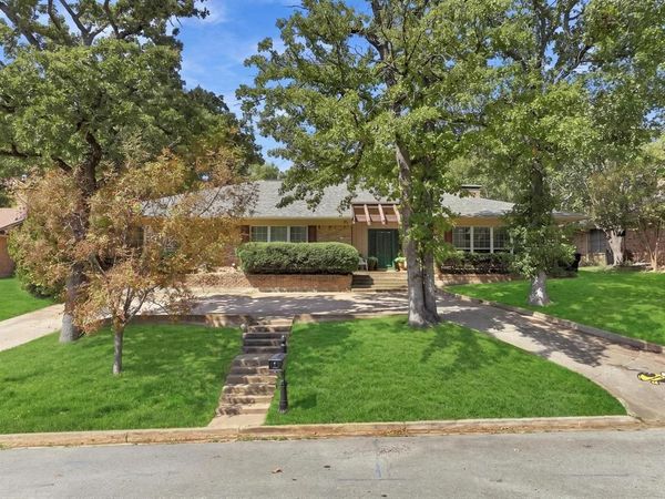 609 Ambassador Street , Denison, TX 75020