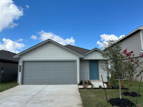 125 Mullins DR, Rockdale, TX 76567