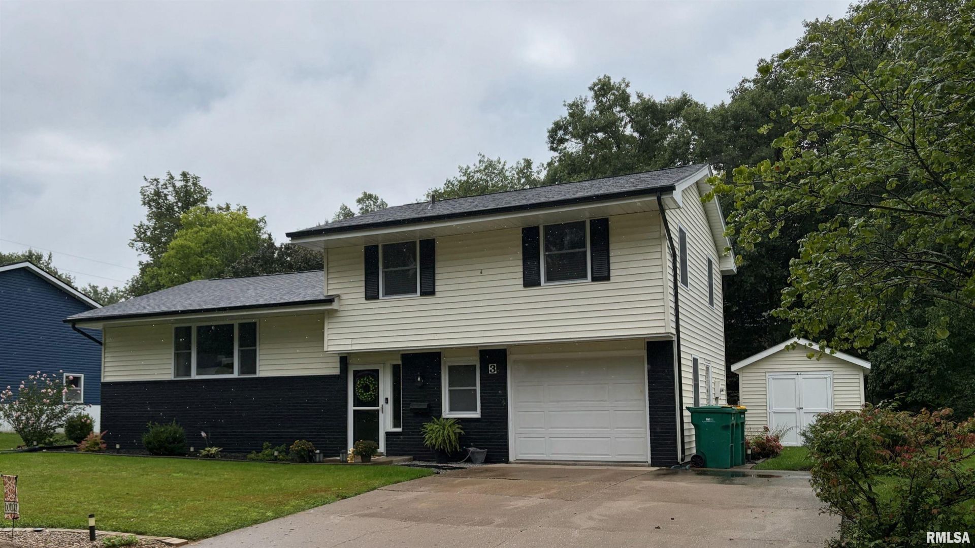 3 Hickory Bow Street, Macomb, IL 61455 Main Photo