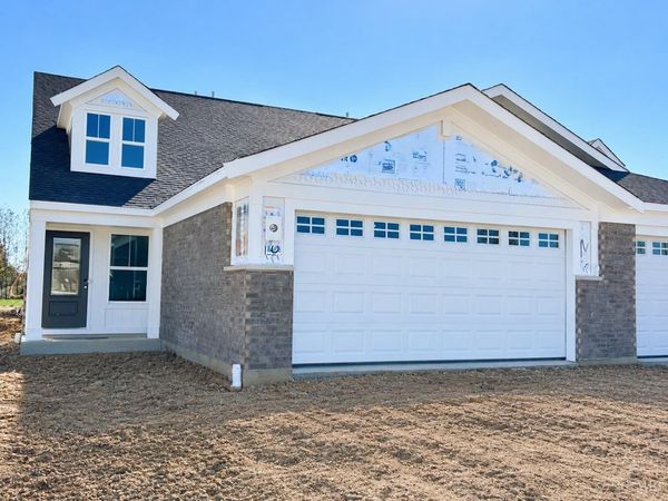118 Meadowlark Lane, Unit 201, Brookville, OH 45309
