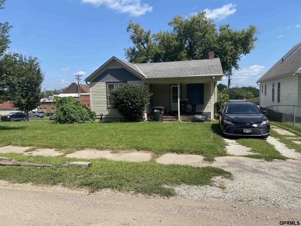 8621 N 31st Street, Omaha, NE 68112
