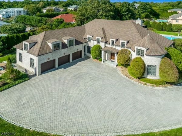 15 Mountainview Ct, Totowa, NJ 07512