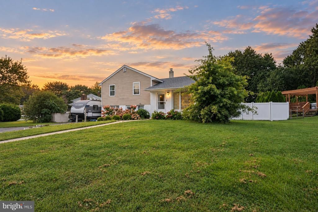 2232 E HELMS MNR , UPPER CHICHESTER, PA 19061
