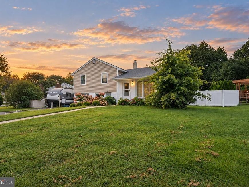 2232 E Helms Mnr , Upper Chichester, PA 19061 Main Photo