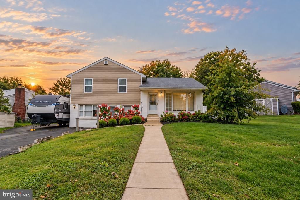 2232 E HELMS MNR, UPPER CHICHESTER, PA 19061