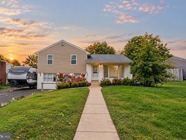 2232 E HELMS MNR, UPPER CHICHESTER, PA 19061