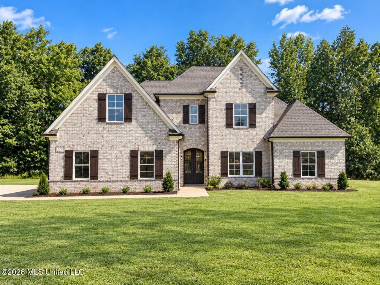 324 Wells Drive, Hernando, MS 38632 Main Photo