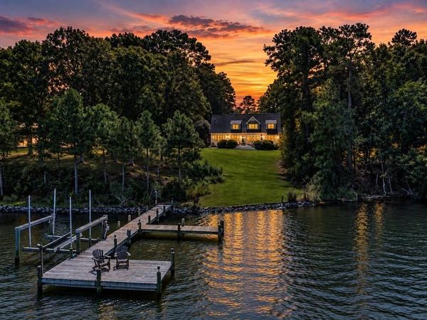 61 Bar Neck Ln, WEEMS, VA 22576