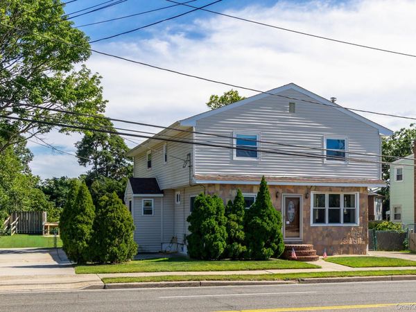 1647 Straight Path , Lindenhurst, NY 11757