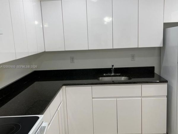 724 NE 4th St , Unit 8, Hallandale Beach, FL 33009