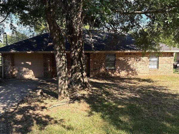 402 N Richardson Street , Grand Saline, TX 75140