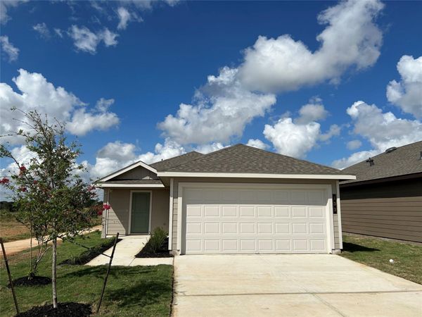 133 Mullins DR, Rockdale, TX 76567